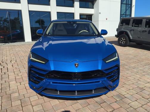 2020 Lamborghini Urus Base