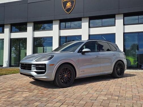2025 Porsche Cayenne GTS