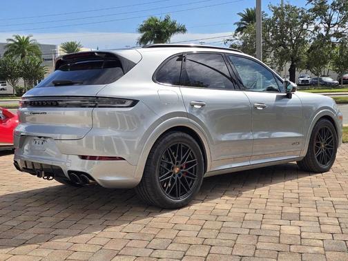 2025 Porsche Cayenne GTS