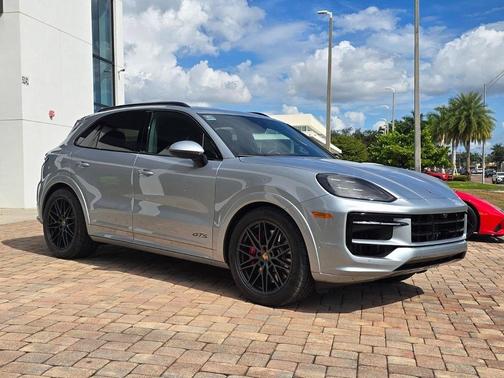 2025 Porsche Cayenne GTS