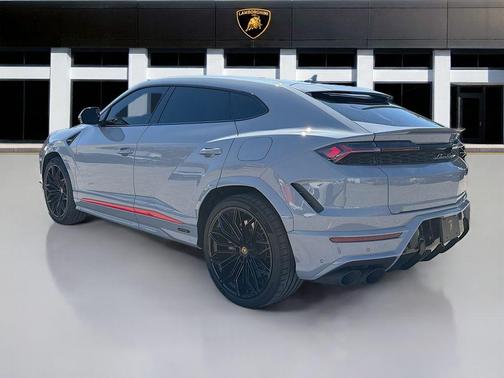 2025 Lamborghini Urus SE