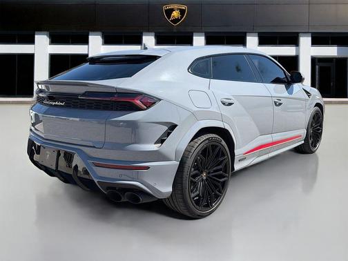 2025 Lamborghini Urus SE