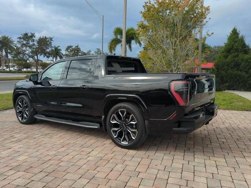 2025 GMC Sierra EV Denali