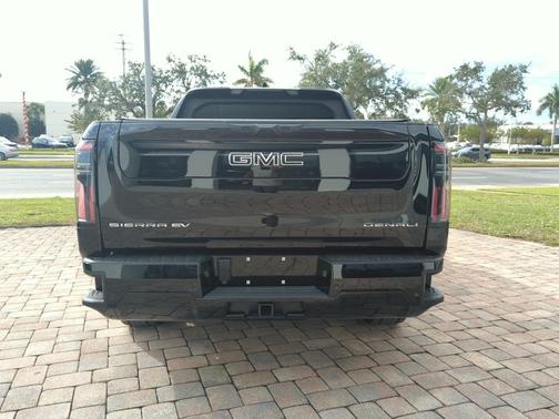 2025 GMC Sierra EV Denali
