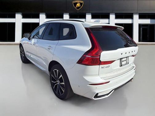 2023 Volvo XC60 B5 Plus Dark Theme