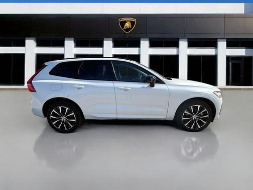 2023 Volvo XC60 B5 Plus Dark Theme