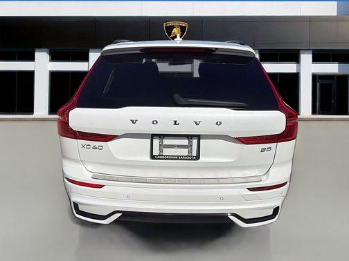 2023 Volvo XC60 B5 Plus Dark Theme
