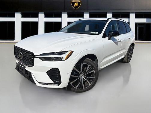 2023 Volvo XC60 B5 Plus Dark Theme