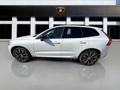 2023 Volvo XC60 B5 Plus Dark Theme
