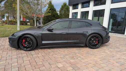 2024 Porsche Taycan GTS