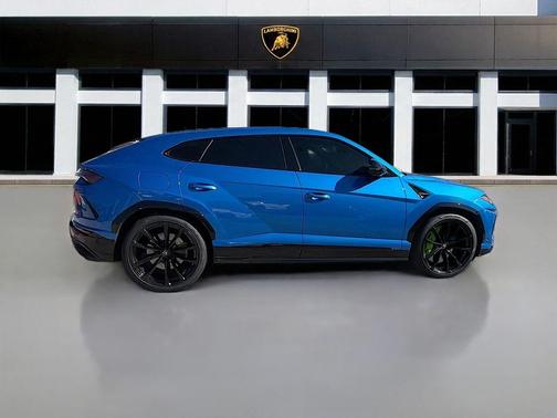 2022 Lamborghini Urus Base