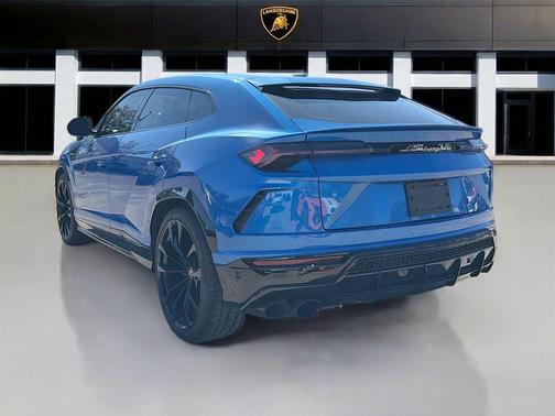 2022 Lamborghini Urus Base