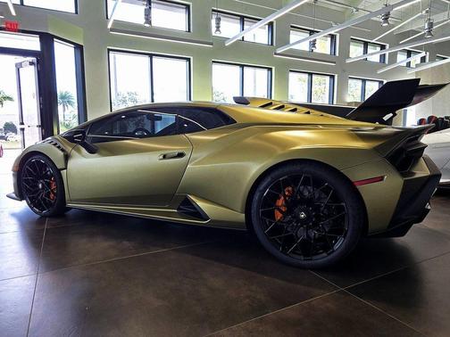 2023 Lamborghini Huracan STO Base