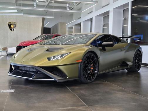 2023 Lamborghini Huracan STO Base
