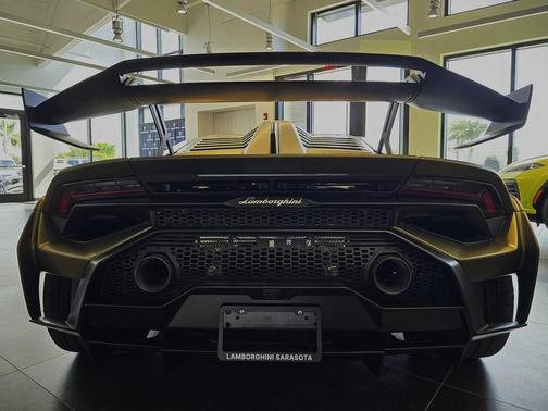2023 Lamborghini Huracan STO Base