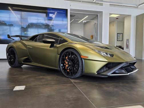 2023 Lamborghini Huracan STO Base