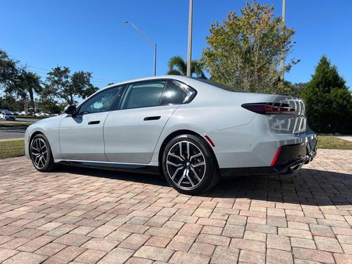 2023 BMW 760 760i xDrive