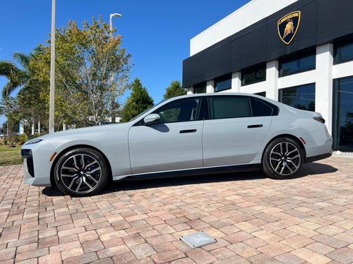 2023 BMW 760 760i xDrive