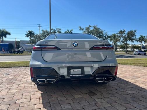 2023 BMW 760 760i xDrive