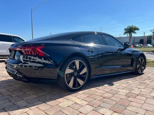 2022 Audi RS e-tron GT Base