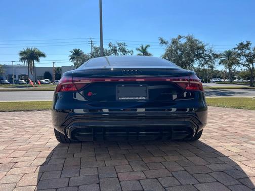 2022 Audi RS e-tron GT Base