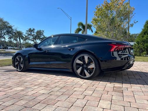 2022 Audi RS e-tron GT Base