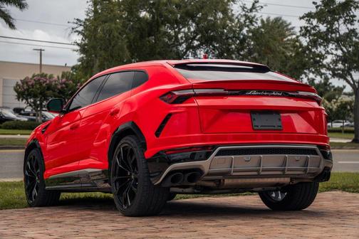 Rosso Mars Metallic 2020 Lamborghini Urus Base