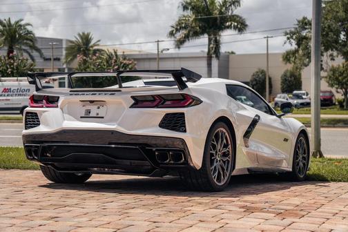 White Pearl Metallic 2023 Chevrolet Corvette Stingray w/3LT