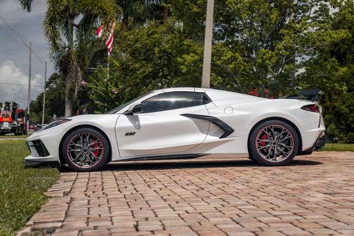 White Pearl Metallic 2023 Chevrolet Corvette Stingray w/3LT