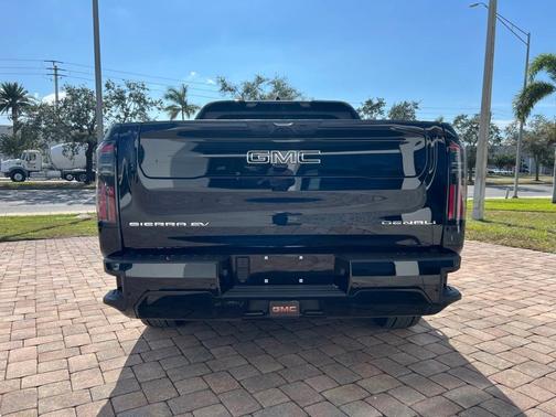 2025 GMC Sierra EV Denali