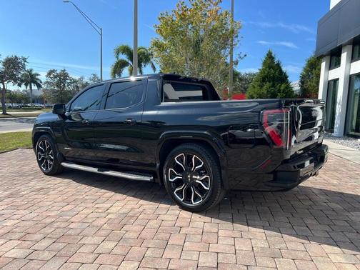 2025 GMC Sierra EV Denali