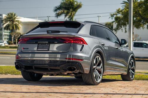 Daytona Gray Pearl Effect 2023 Audi RS Q8 4.0T quattro