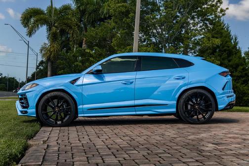 Blu Cepheus Metallic 2022 Lamborghini Urus Base