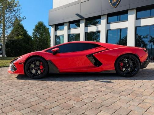 2025 Lamborghini Revuelto Base