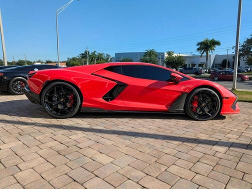 2025 Lamborghini Revuelto Base
