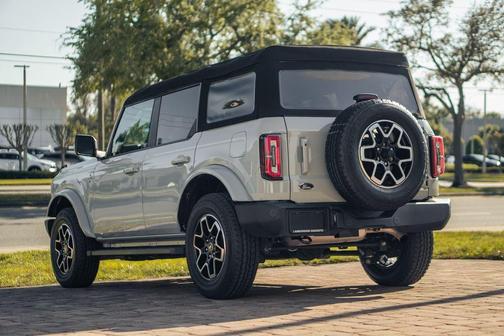 Cactus 2024 Ford Bronco Outer Banks