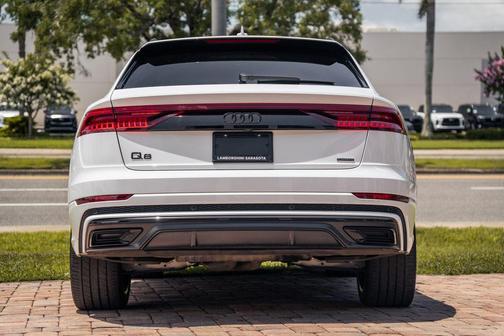 Glacier White Metallic 2023 Audi Q8 55 Premium Plus