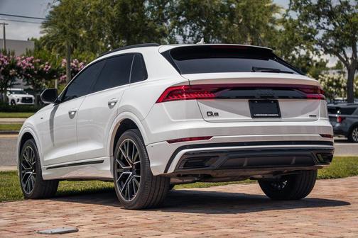 Glacier White Metallic 2023 Audi Q8 55 Premium Plus