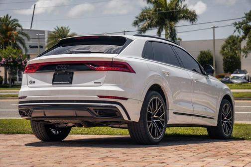 Glacier White Metallic 2023 Audi Q8 55 Premium Plus