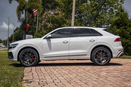 Glacier White Metallic 2023 Audi Q8 55 Premium Plus