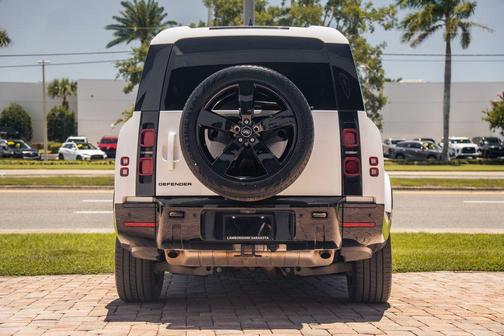 Fuji White 2024 Land Rover Defender P400 X-Dynamic SE