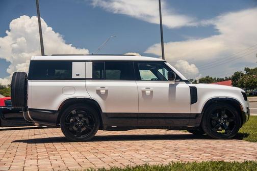 Fuji White 2024 Land Rover Defender P400 X-Dynamic SE