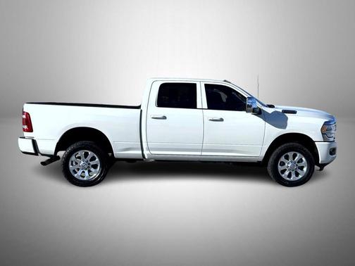 2023 RAM 2500 Laramie Crew Cab 4x4 6'4' Box