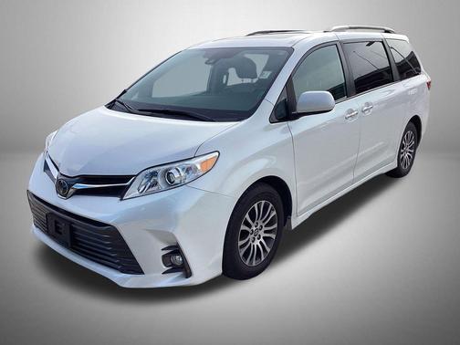 2019 Toyota Sienna XLE