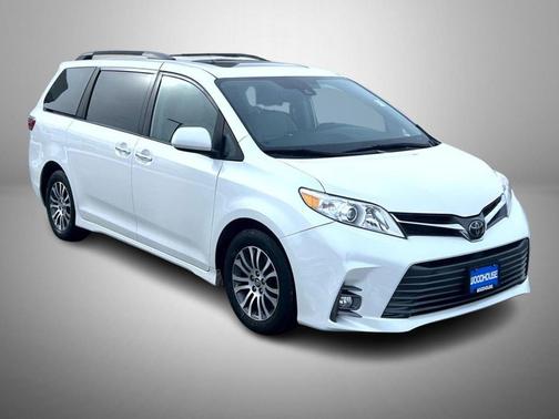 2019 Toyota Sienna XLE