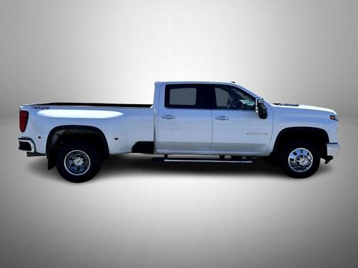 Iridescent Pearl Tricoat 2024 Chevrolet Silverado 3500 LTZ