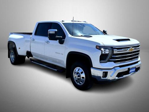 Iridescent Pearl Tricoat 2024 Chevrolet Silverado 3500 LTZ