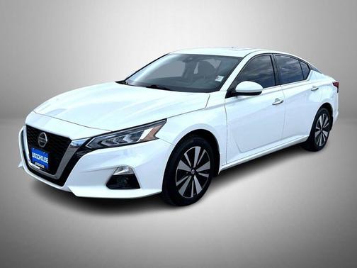 Pearl White Tricoat 2020 Nissan Altima 2.5 SL