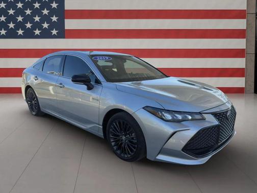 2019 Toyota Avalon Hybrid XSE