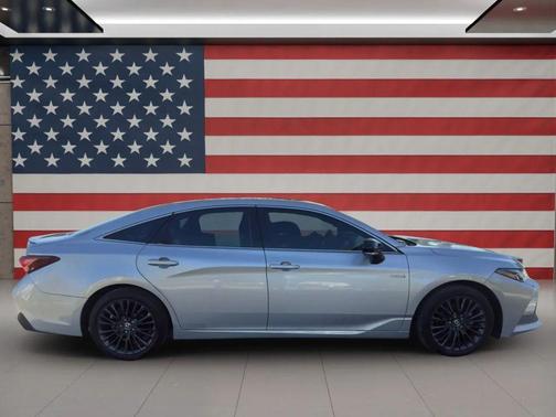 2019 Toyota Avalon Hybrid XSE